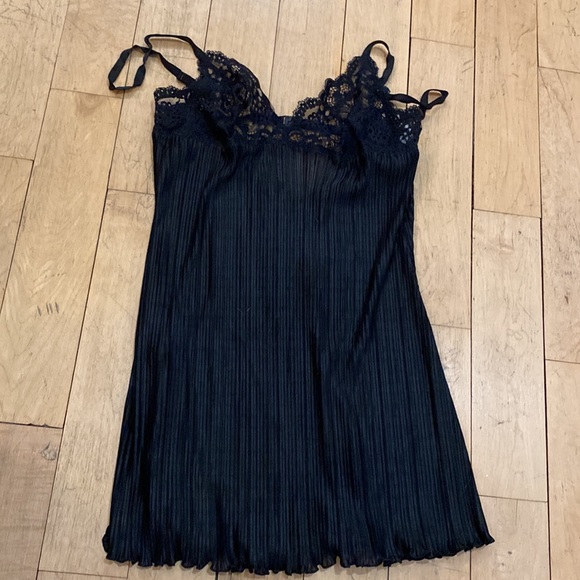 Lisanza Lingerie 4 Piece Set Sz 2 - Picture 16 of 16